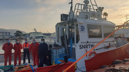 Départ pour le port de Brest / remorquage portuaire / #toulon /#laseyne photo avec l équipage brestois et notre Direction SNRTM Eric Arnal